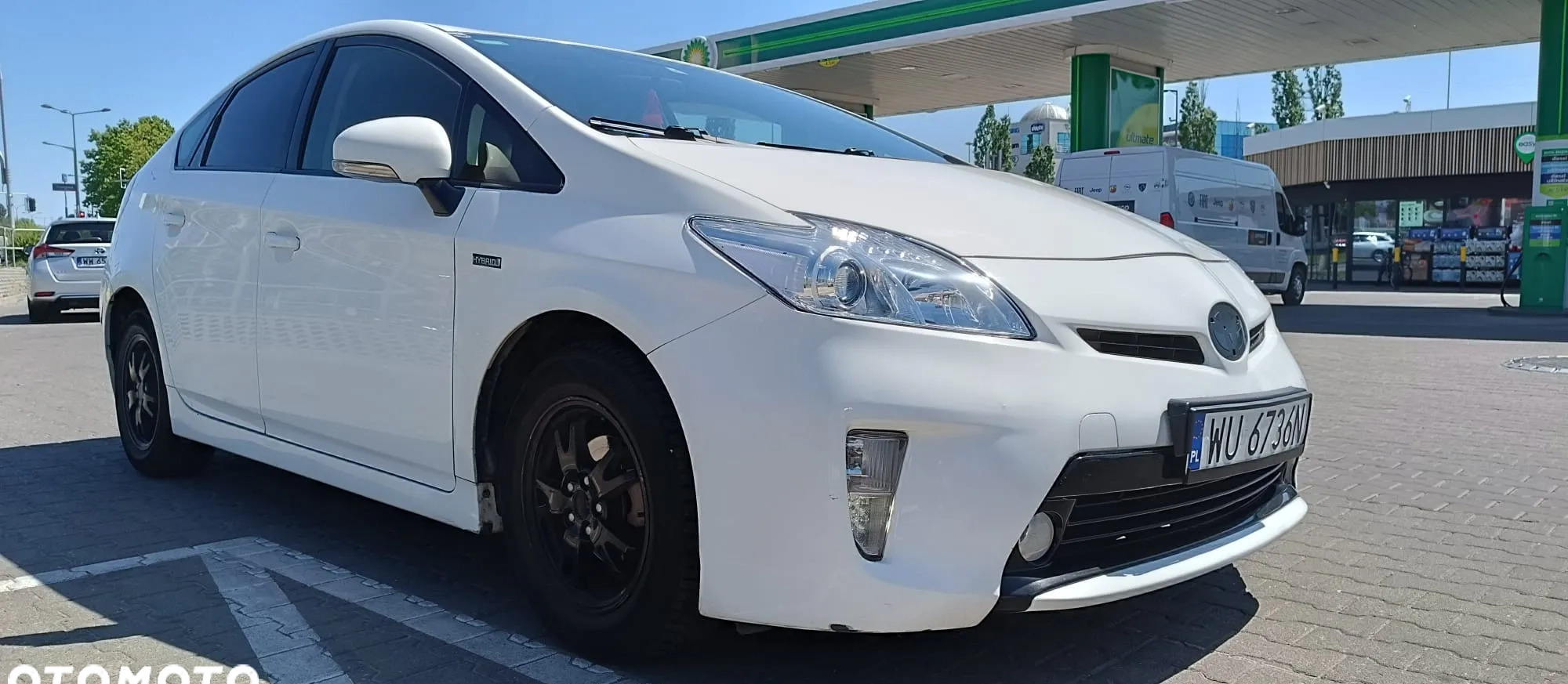 Toyota Prius cena 34990 przebieg: 434000, rok produkcji 2014 z Warszawa małe 137